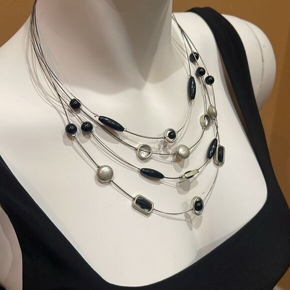 Black and silver beaded necklace - Picture 2 of 5